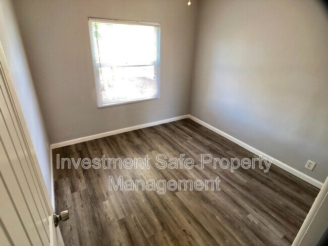 Building Photo - 1822 Palm Ave