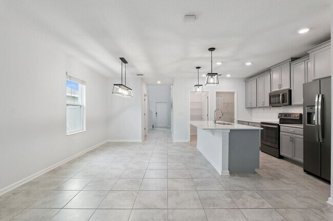 Building Photo - Spacious and Modern 5 Bedroom Home in Gated Arden Park North