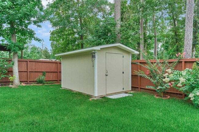 Building Photo - 10657 Royal Cavins Dr