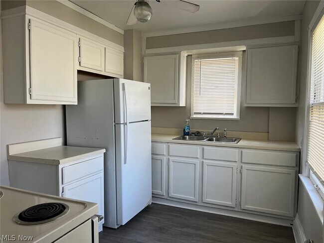 Building Photo - 783 Leonard St