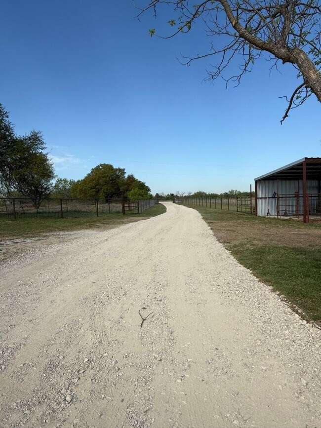 Building Photo - Acreage - HORSE PROPERTY - NO WATER BILL Peaceful Country Living
