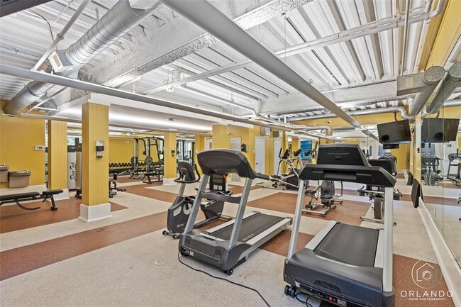 Building Photo - 911 N Orange Ave