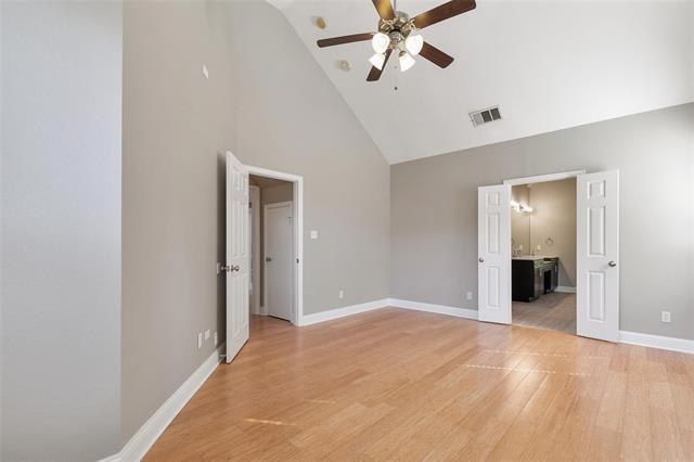 Building Photo - 2026 Camelot Dr