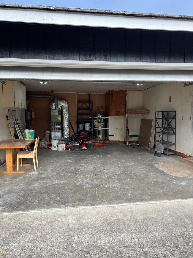 Building Photo - 2394 Lodgepole Dr SE