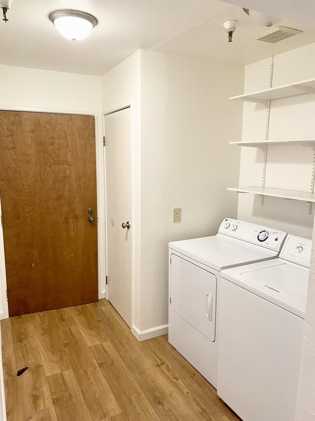 Building Photo - 1775 Panda Way
