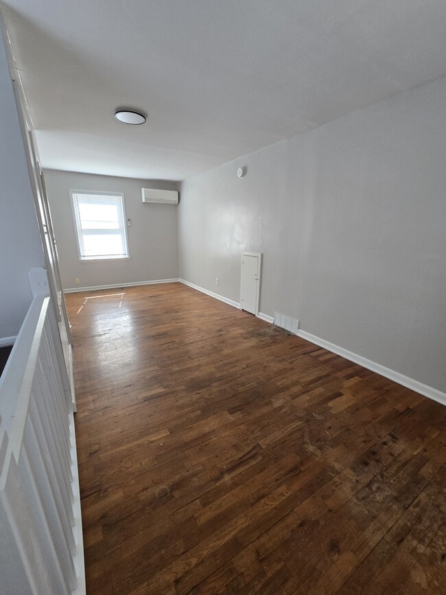 Building Photo - 526 Martinson N