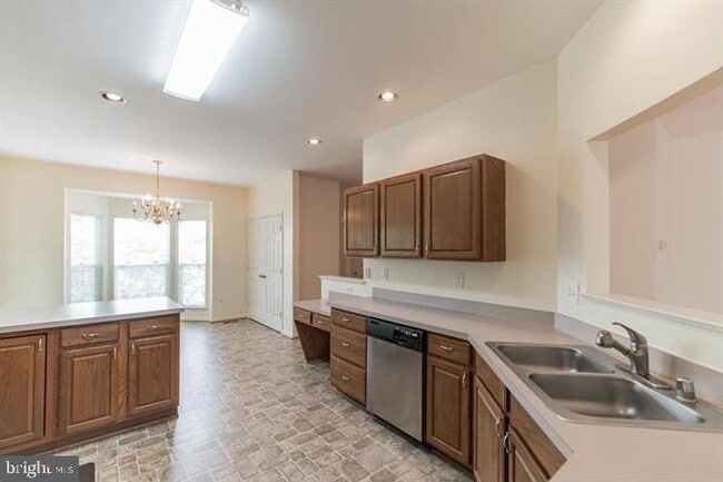 Building Photo - 5520 Jowett Ct