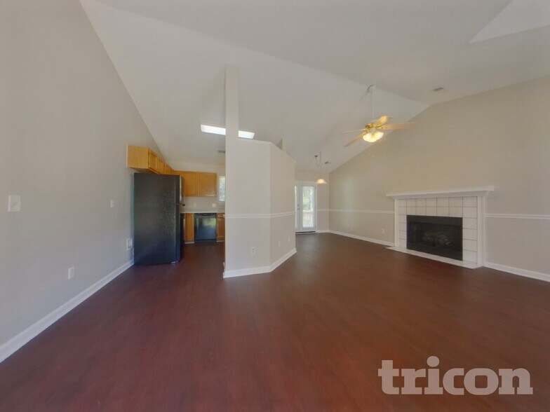 Building Photo - 425 Northshore Ct