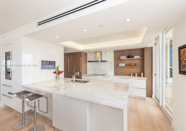 Building Photo - 888 Brickell Key Dr