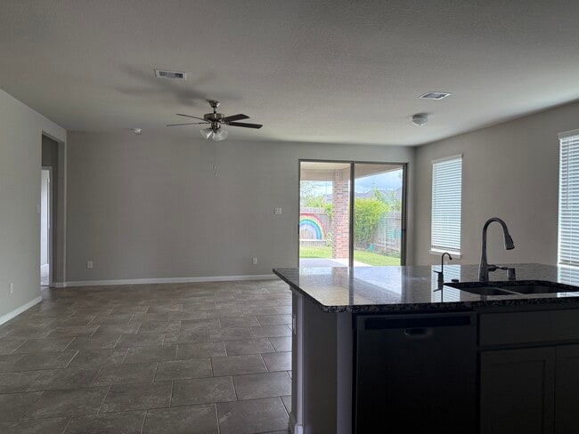 Building Photo - 8527 Golden Field Dr