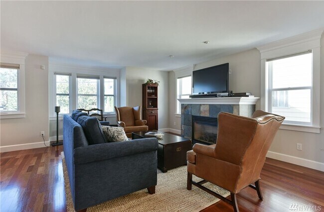Building Photo - Stunning 3 Bed 2.5 Bath Home in Fremont