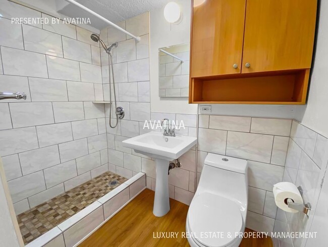 Building Photo - 837 Kapahulu Ave