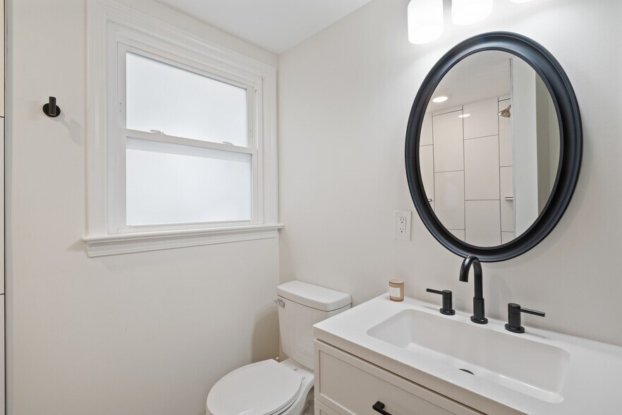 Bathroom 3 - 825 York St