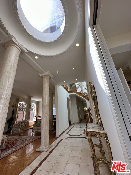 Building Photo - 623 Palisades Ave