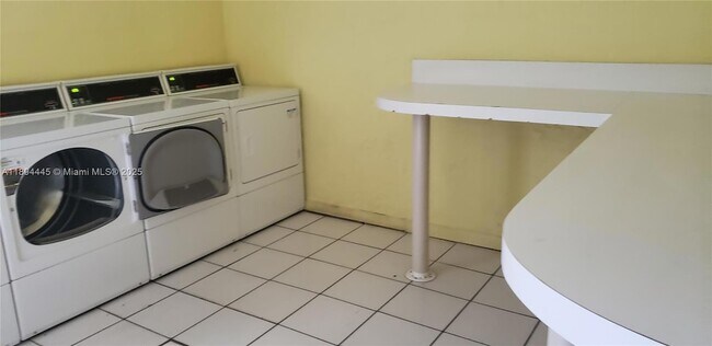 Building Photo - 8301 SW 142nd Ave