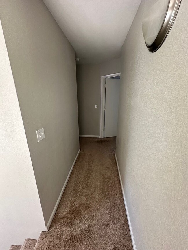 Building Photo - Beautiful 3 Bedroom 2 1/2 Bathrooms 2 Story House! Property Wont Last Long!