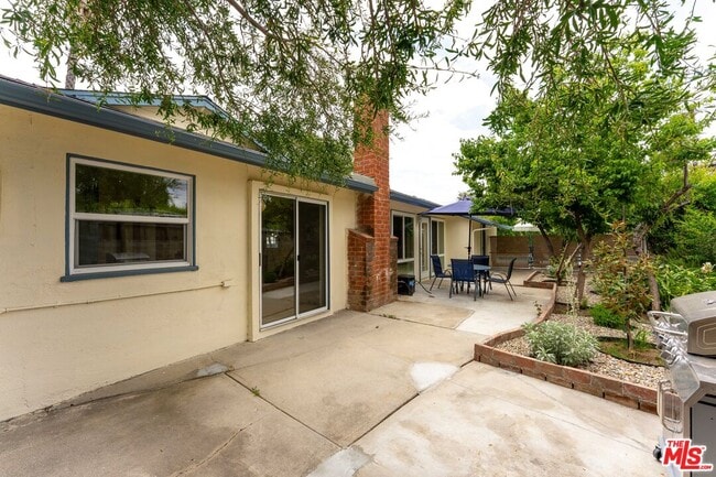 Building Photo - 22736 Cantlay St