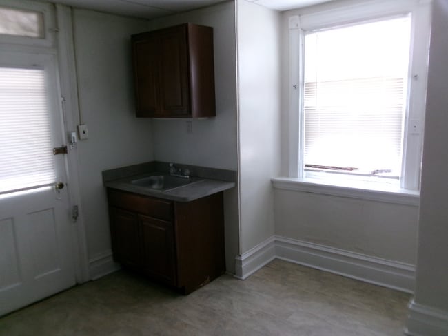 Building Photo - 844A Columbia Ave