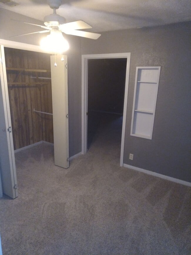 Building Photo - 2/2 Bath House PAISD School!