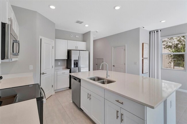 Building Photo - 2596 Penguin Blvd