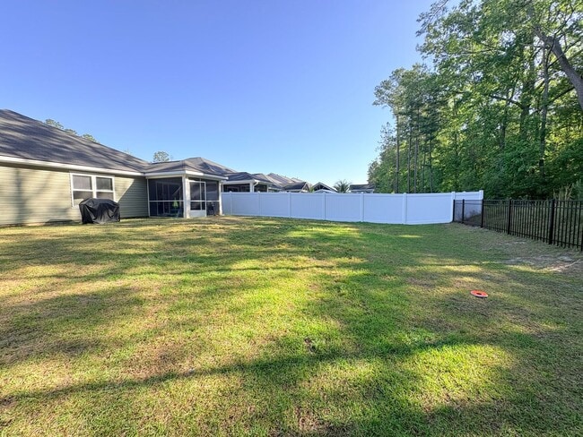 Building Photo - Welcome To Heritage New River Side