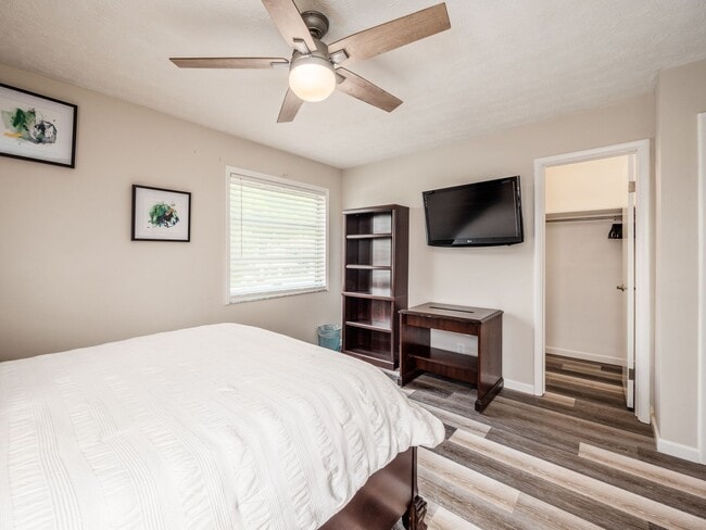 Building Photo - 123 E Alcott Rd