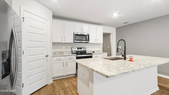 Building Photo - 4028 Silver Spur Rd