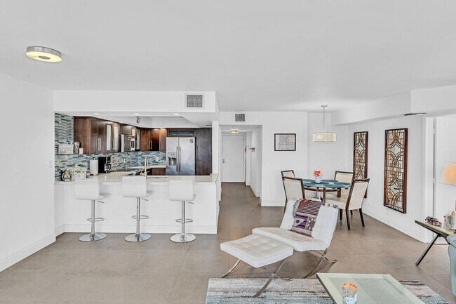 Building Photo - 525 N Ocean Blvd