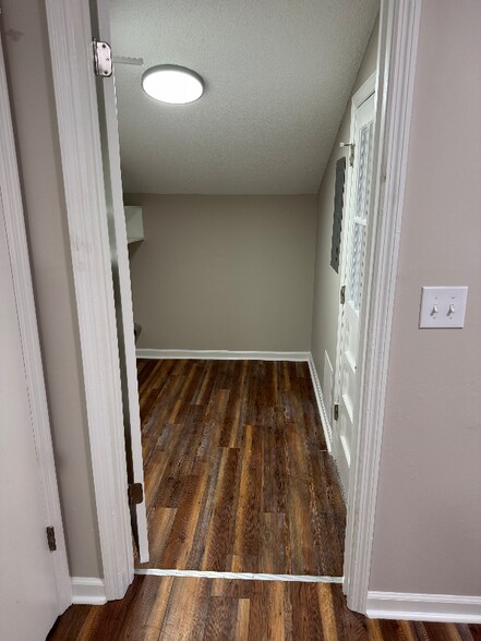 Building Photo - 4706 Metro Park Ln