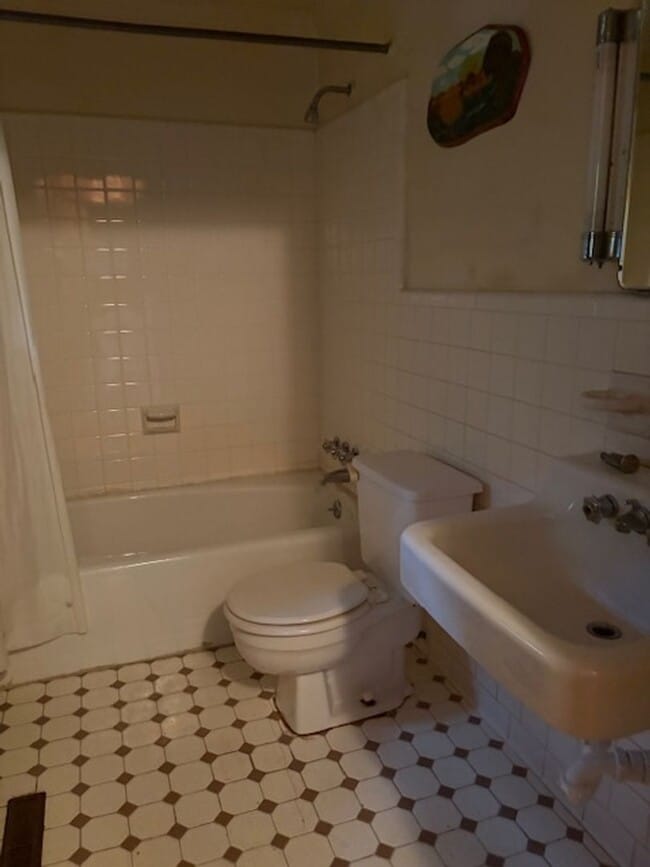 Building Photo - Well Maintained Older Home with Central HVAC