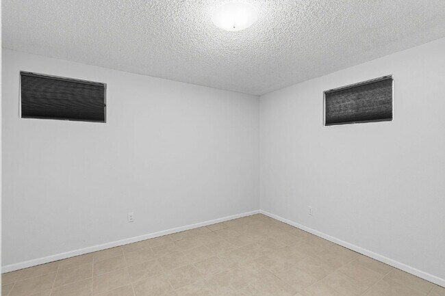 Building Photo - 930 Bowser Dr