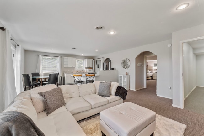 Building Photo - 4949 Rau Ln