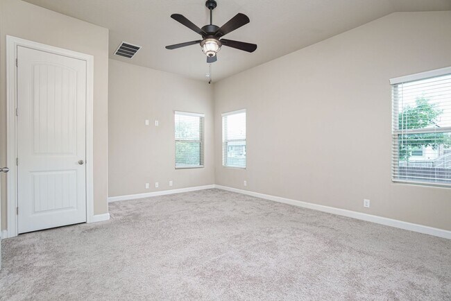 Building Photo - Move In Ready Mint Condition In Boerne