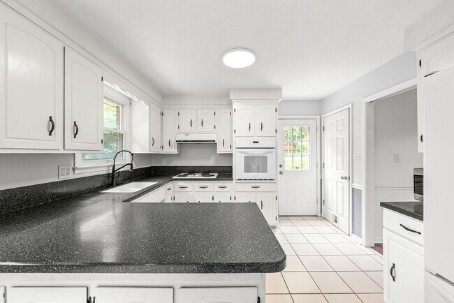 Building Photo - Pet Friendly Three Bedroom with Basement!