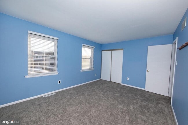 Building Photo - 225 Cedar Dr