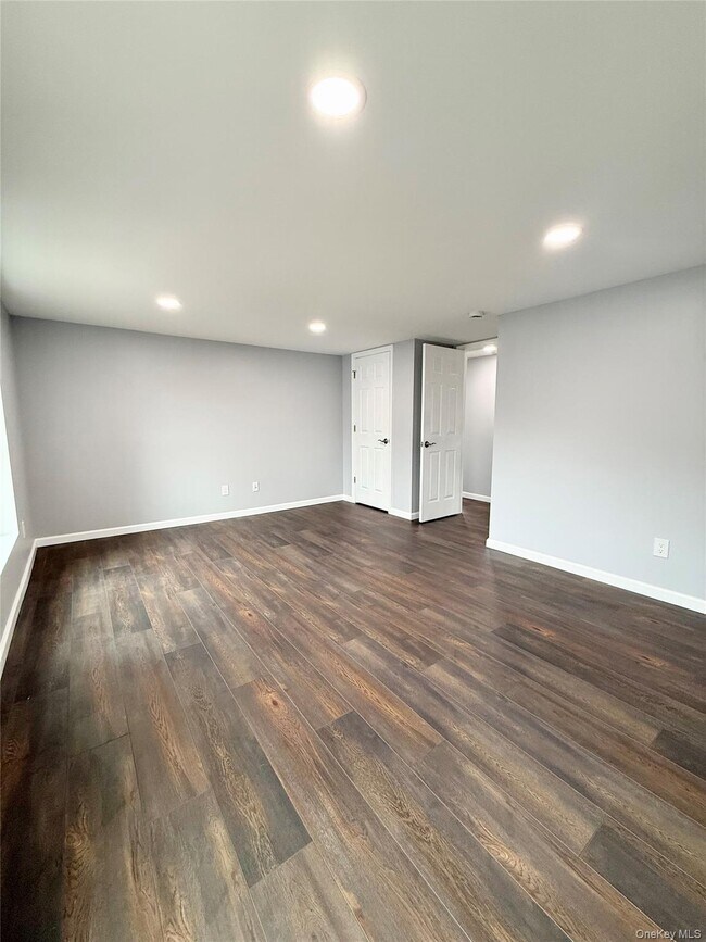 Building Photo - 19 Lee Ave