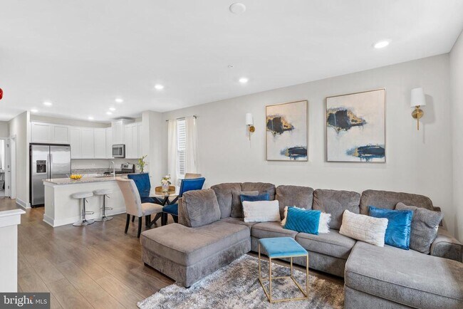 Building Photo - 204B Dock St