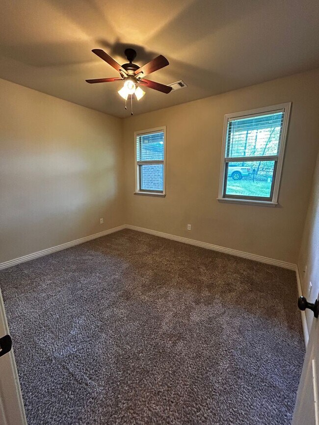 Building Photo - Private Treehouse Views - 3 Bed 2 Bath Home on Cul de sac in Bella Vista!