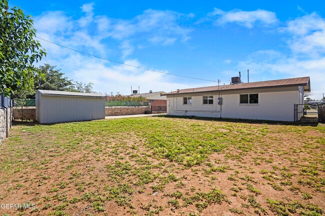 Building Photo - 10337 Redwood St