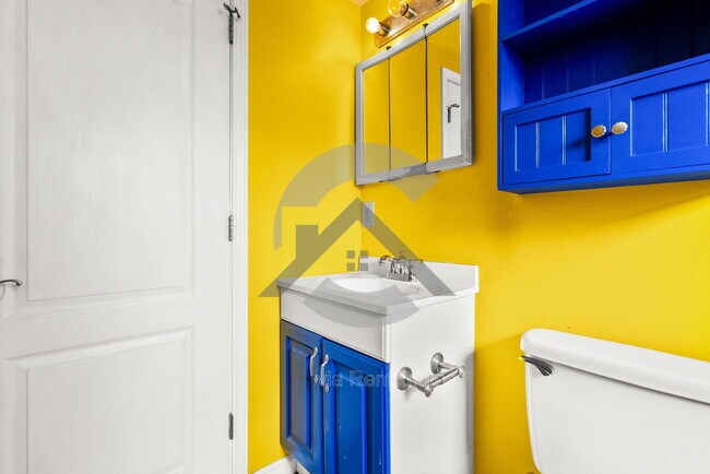 Building Photo - 2013 Independence St