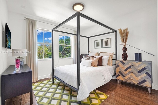 Building Photo - 2143 N Bay Rd