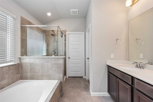 Building Photo - 6915 Ventura Dr