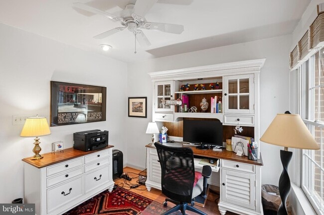 Building Photo - 150 Rees Pl