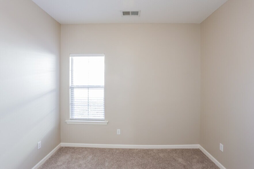 Building Photo - 4662 Tulip Creek Dr