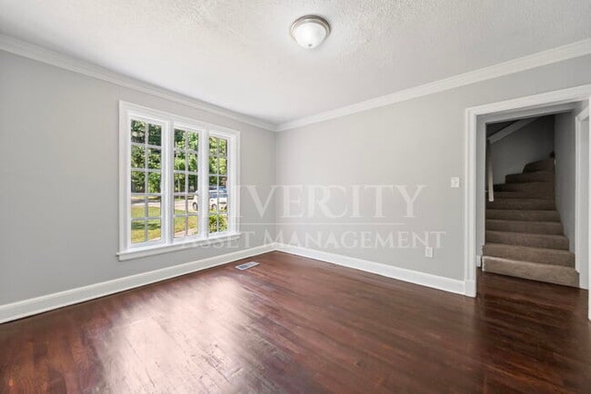 Building Photo - HUGE 4 BED 2 BATH PROPERTY!!!!!! SECTION 8...