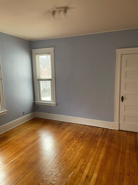 1st bedroom - 48 Trinity St