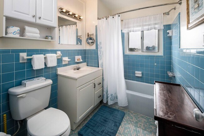 Building Photo - 1530 Miracle Strip Pkwy SE