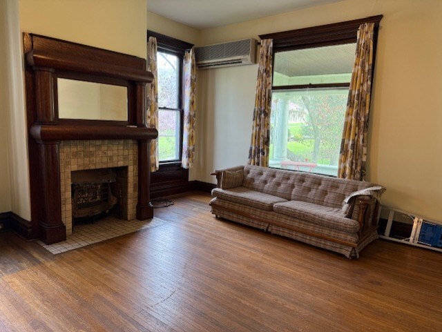 Living room - 1380 National Rd