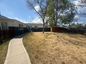 Building Photo - $0 DEPOSIT OPTION. CLASSIC CHARACTER MEETS COMFORT: 2-BED, 1-BATH IN AN INVITING TRIPLEX