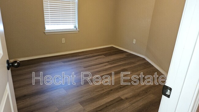 Building Photo - 262 Rosalie Dr